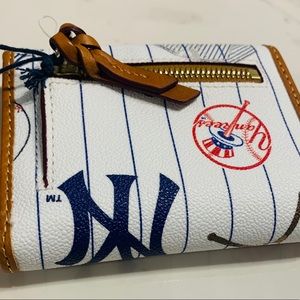 Rare Dooney & Bourke MLB NY Yankees Wallet